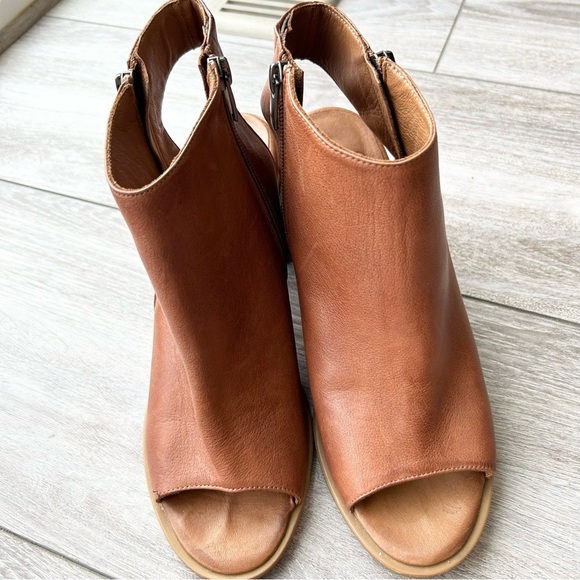 Moda in Pelle Tan Leather Open Toe Double Zippers Cut Out Booties - Picture 3 of 14